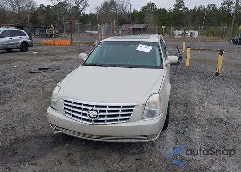 2011 Cadillac Dts Luxury Collection z USA, uszkodzony, nr VIN 1G6KD5E66BU138678